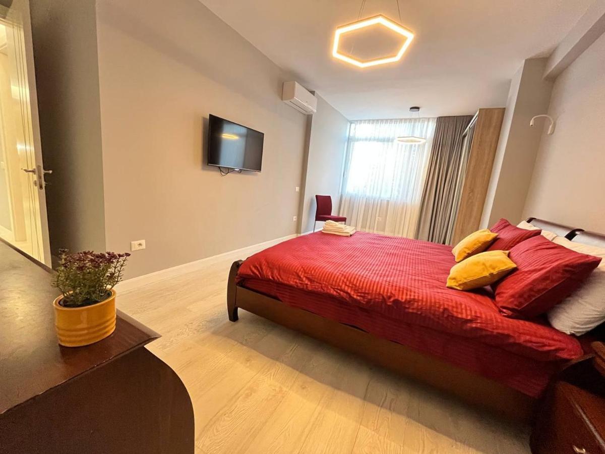 Flat 86 - Explore The Heart Of Tiranë Luaran gambar