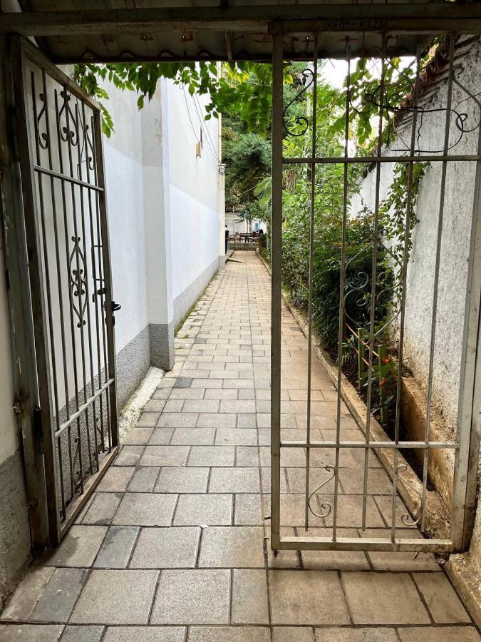 Flat 86 - Explore The Heart Of Tiranë Luaran gambar